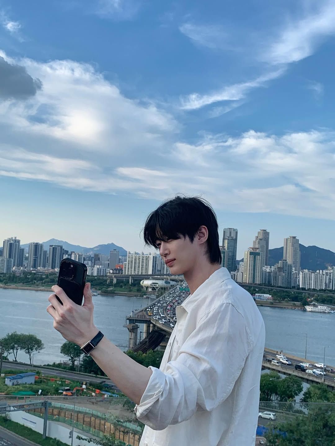 변우석 패션으로 배우는 2026 팬톤 컬러 / 출처: 셀럽 SNS