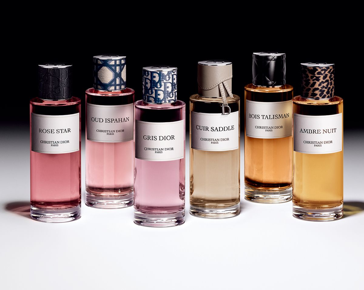  미니멀한 보틀과 라벨, 꾸뛰르 캡이 돋보이는 라 콜렉시옹 프리베 크리스챤 디올 오 드 퍼퓸 라인. 