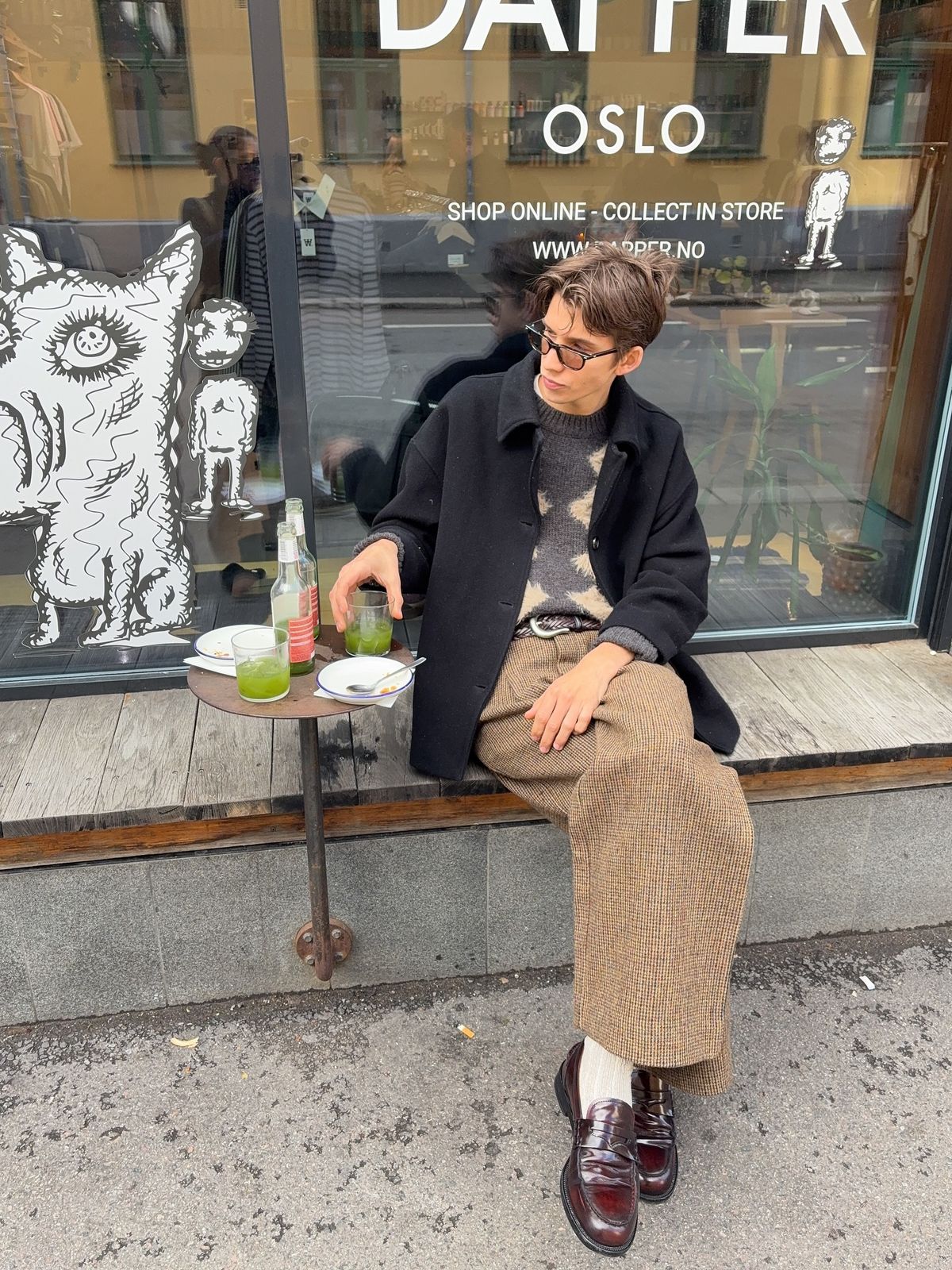 로퍼에 흰 양말 매치하기 / 이미지 출처: 인스타그램 @vikioyen