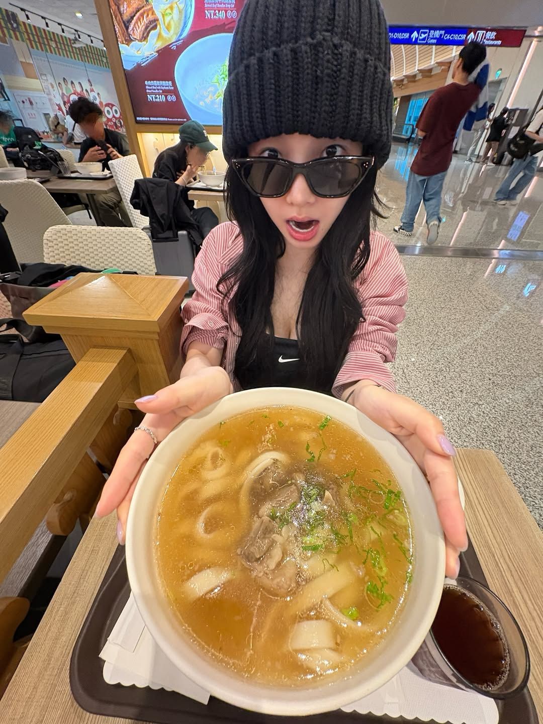 카리나 우동과 한 컷/ 출처: 에디터 인스타그램