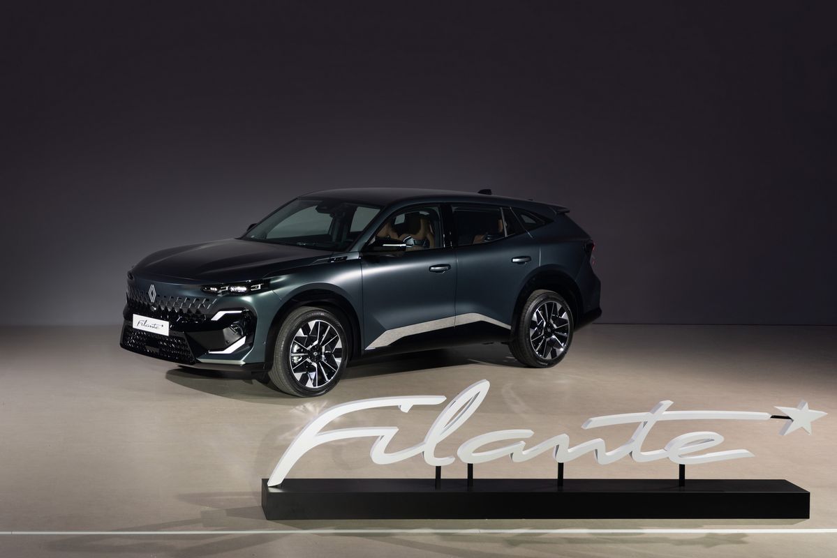 패밀리 카로 사용해도 손색이 없을 크기의르노 필랑트.