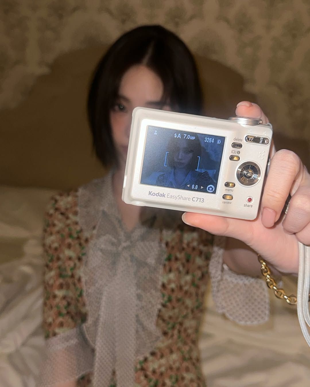 디카에 빠진 카리나/ 출처: 에디터 인스타그램