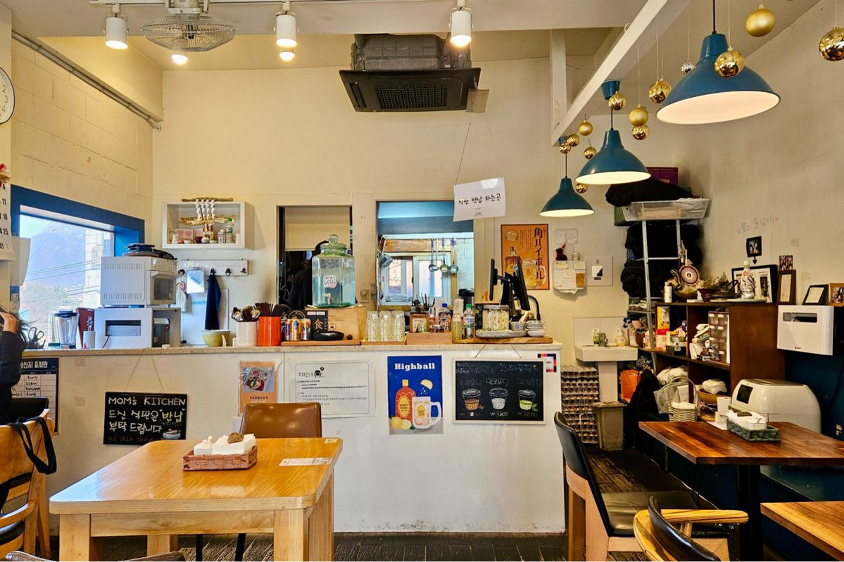 부암동 자하문터널을 지나면 나타나는 아담한 식당 / 이미지 출처 : 맘스키친 네이버 플레이스