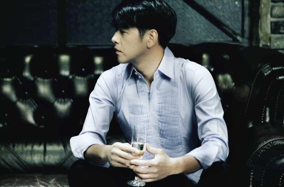 캐주얼한 셔츠룩을 입은 류시원. / 출처: 류시원 공식 인스타그램