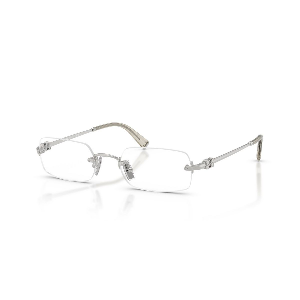 템플에 각인된 로고가 돋보이는 실버 톤의 투명 프레임 안경 / 이미지 출처: 미우미우.