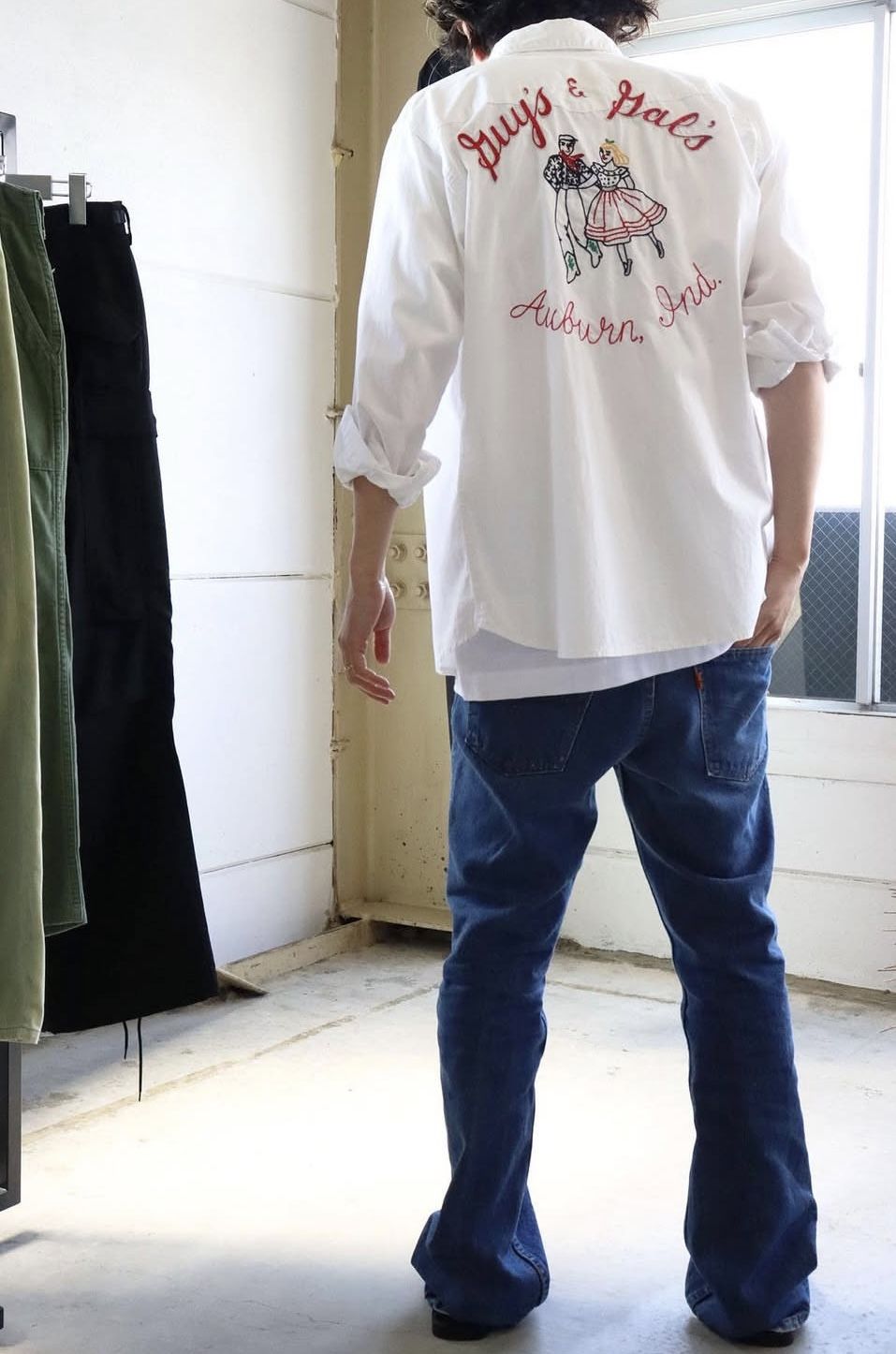 1960년대 빈티지 웨스턴 셔츠를 입은 스태프 이미지 / 이미지 출처: 인스타그램 @bay_apt