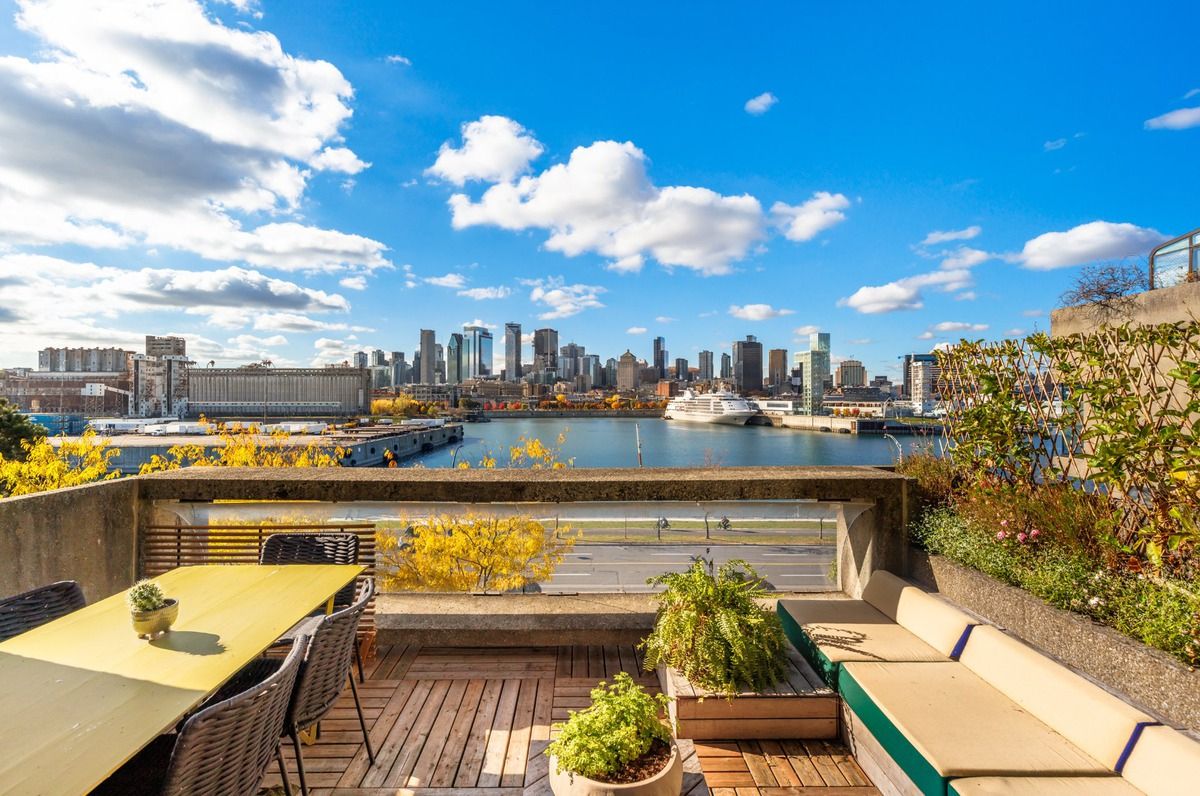 아랫집의 지붕이자 윗집의 테라스가 되는 독특한 구조의 해비타트 ’67의 아파트 테라스. | 사진 출처: suttonquebec.com 웹사이트