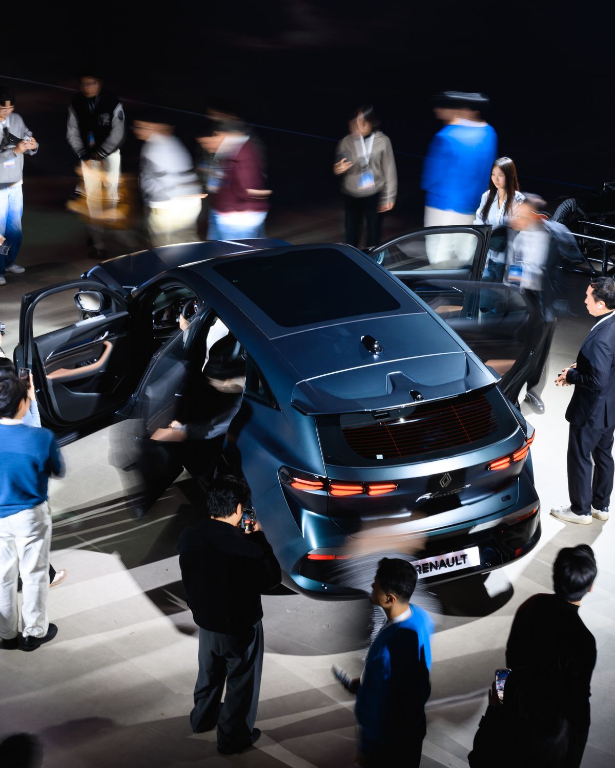 에스콰이어 클럽 멤버들에게 공개된 르노 FILANTE.