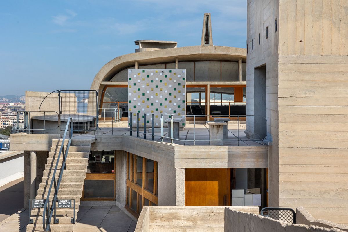 샤넬 2018/19 크루즈 쇼가 열리기도 했던 위니테 다비타시옹의 옥상 정원. | 사진 출처: architecturedecollection.fr 웹사이트