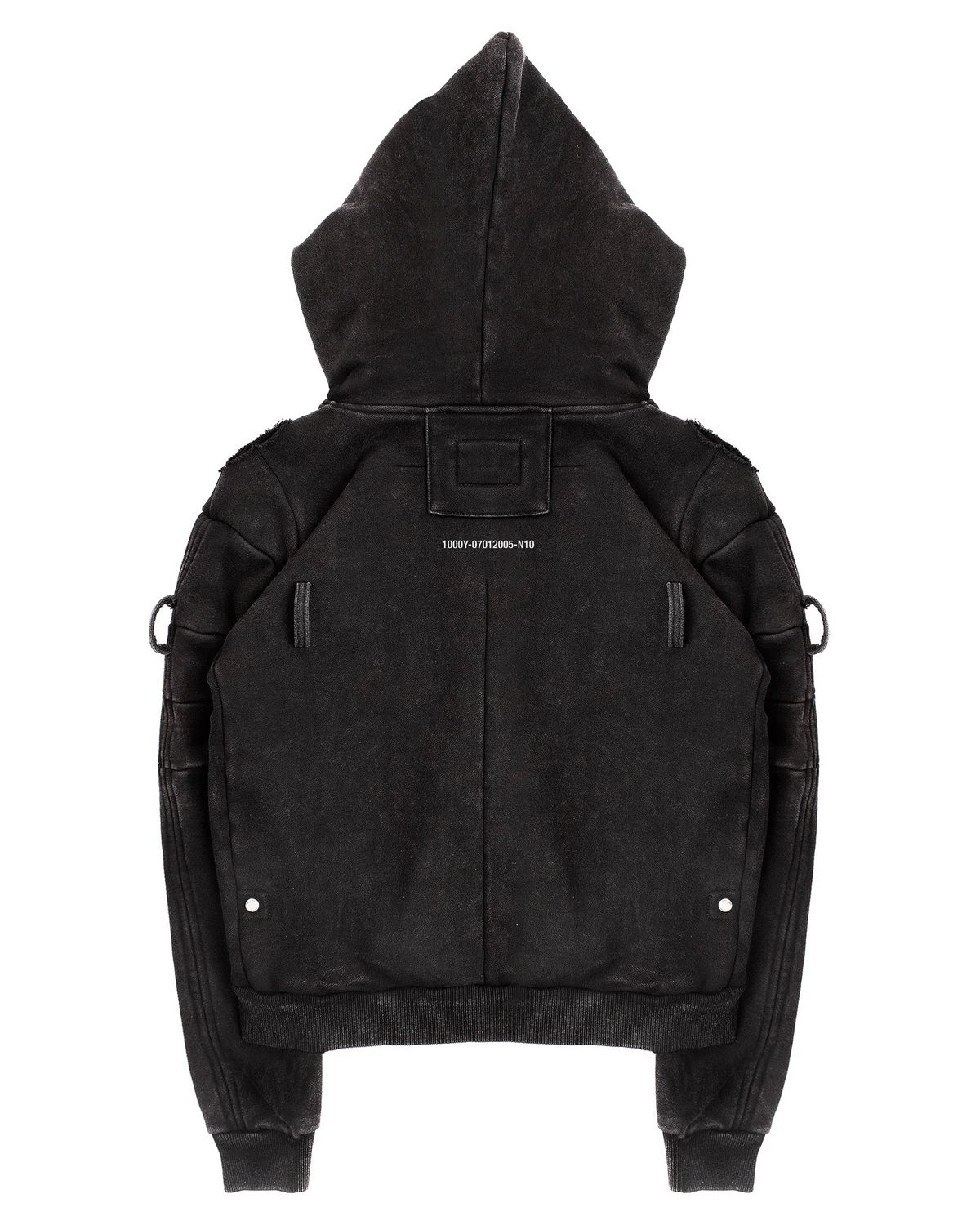 레더 스트랩과 퍼 후드가 돋보이는 자켓 / 이미지 출처: 레인저 카르텔.