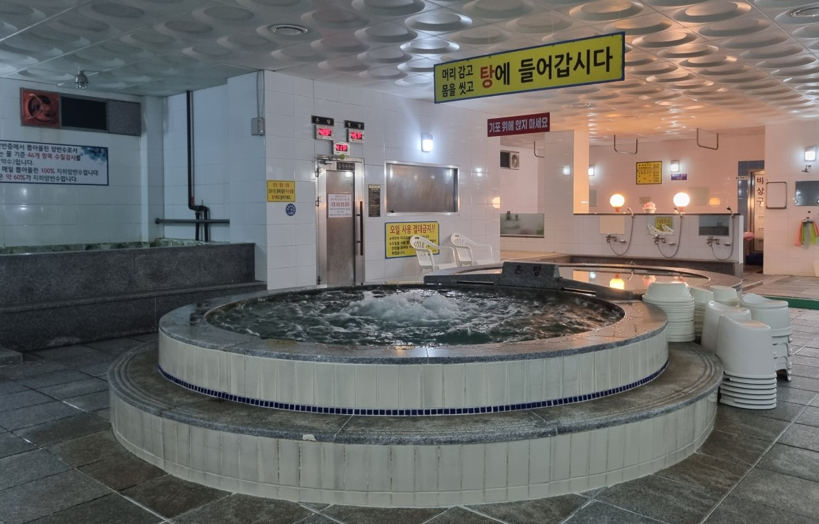 쉐레이암바수사우나는 이름처럼 지하암반수를 사용하고 있는 사우나다. | 이미지 출처: 네이버 업체 등록 