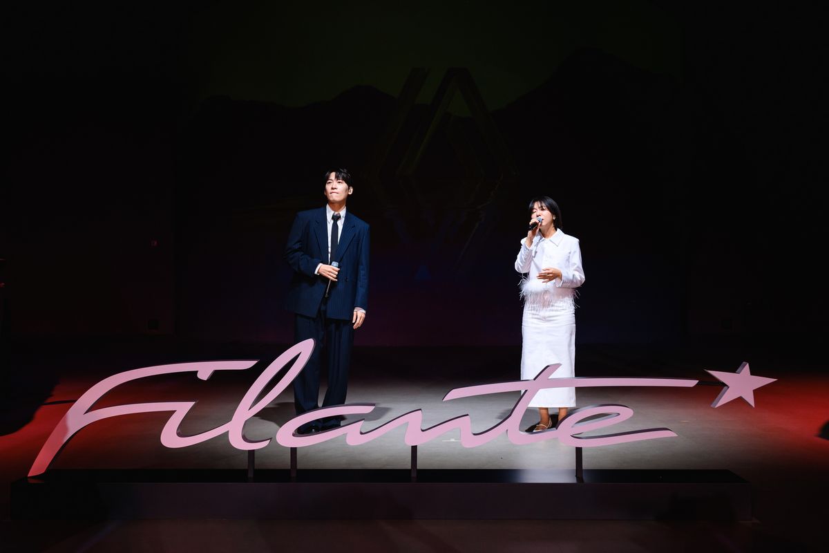 르노 신차 FILANTE 공개 행사의 마지막을 장식한 존박과 스텔라장의 무대.