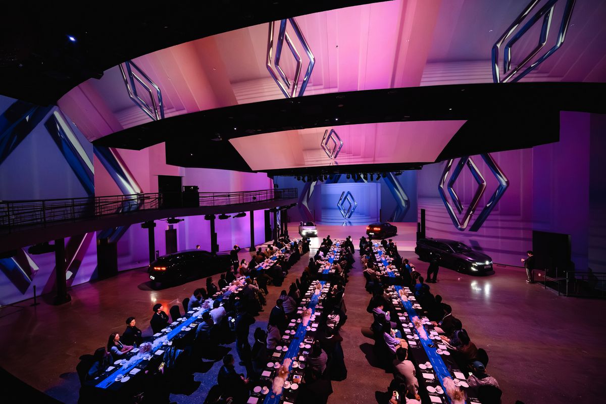 서울 그랜드워커힐 빛의 시어터에서 FILANTE 신차를 공개한 르노.