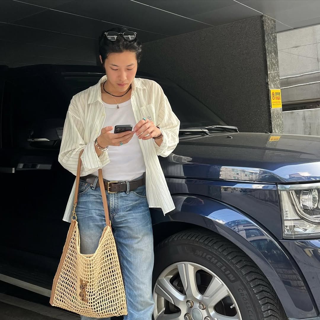 깔끔한 셔츠를 캐주얼하게 착용한 이종원 / 이미지 출처: 인스타그램(@wonjong_) 