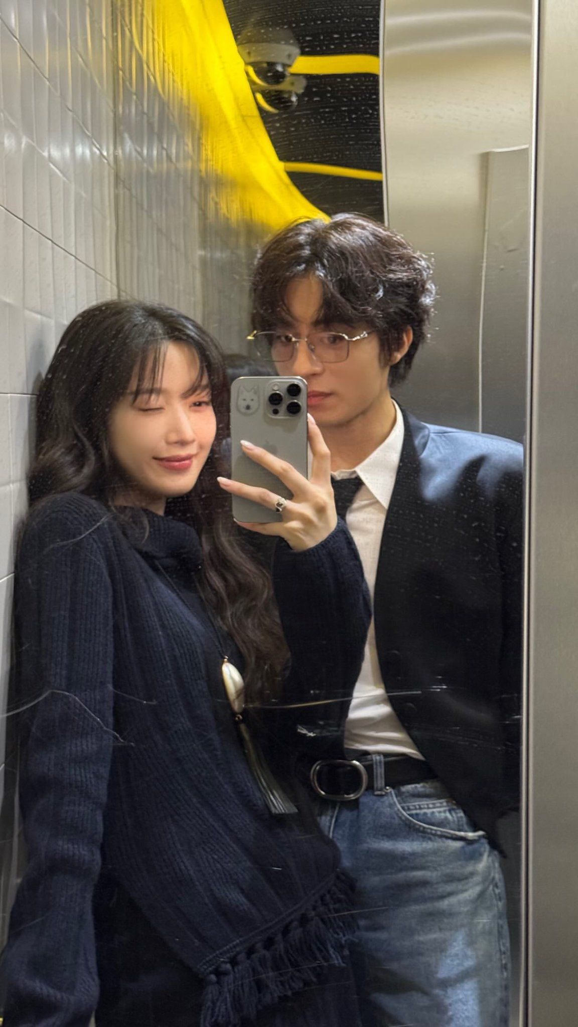 충무로 섹시 가이 룩으로 등장한 구교환 / 이미지 출처: 인스타그램(@namooactors, @m_kayoung).