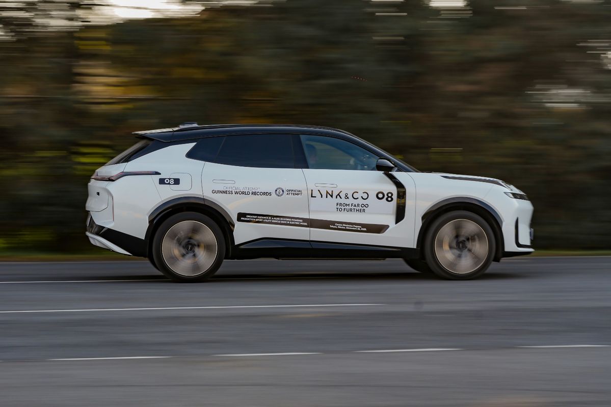 시속 50~60km의 속도로 달리며 기록에 도전 중인 링크앤코의 08 차량