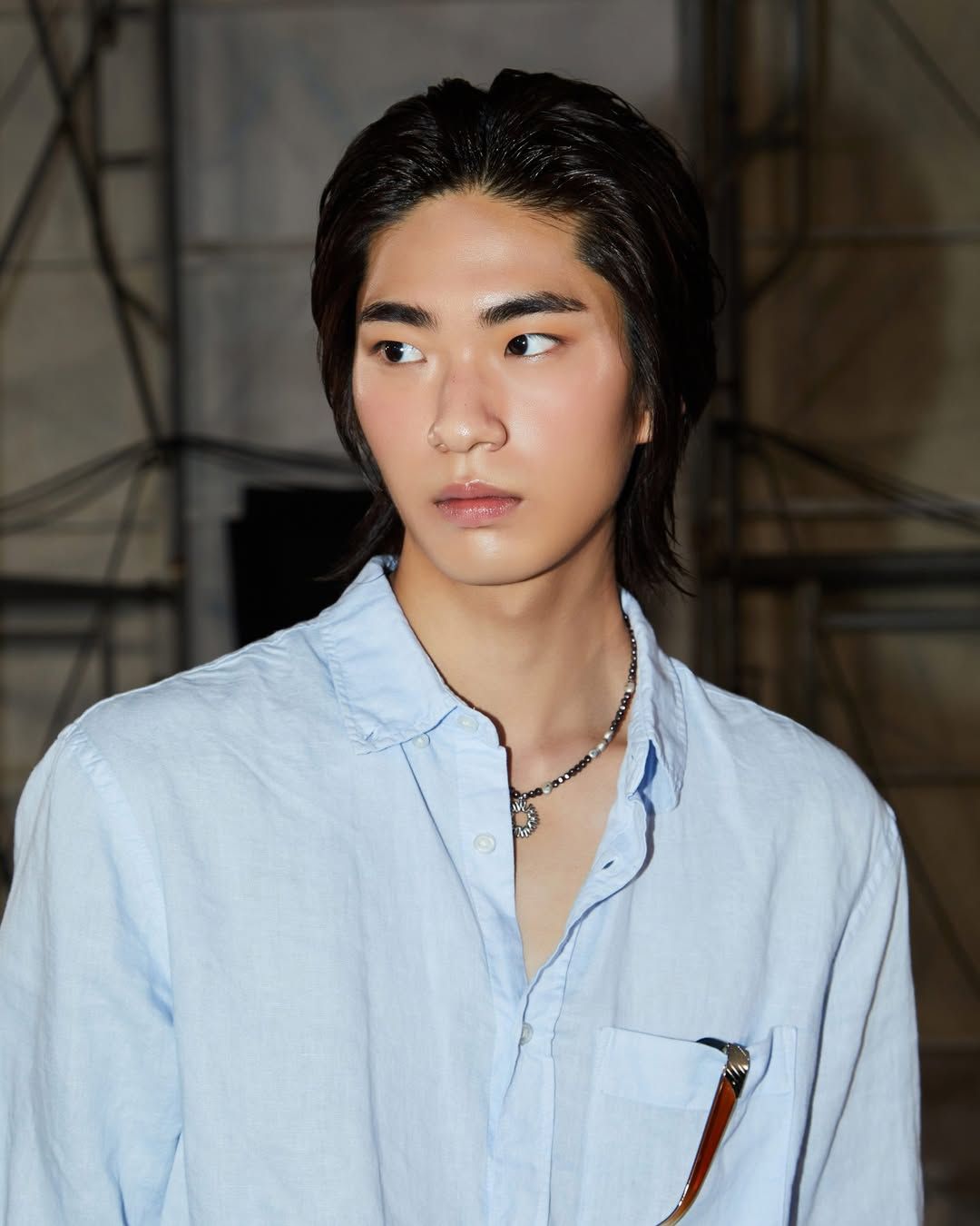 피부 본연의 윤기는 살려준다 / 이미지 출처: 인스타그램(@bobbibrownkorea)