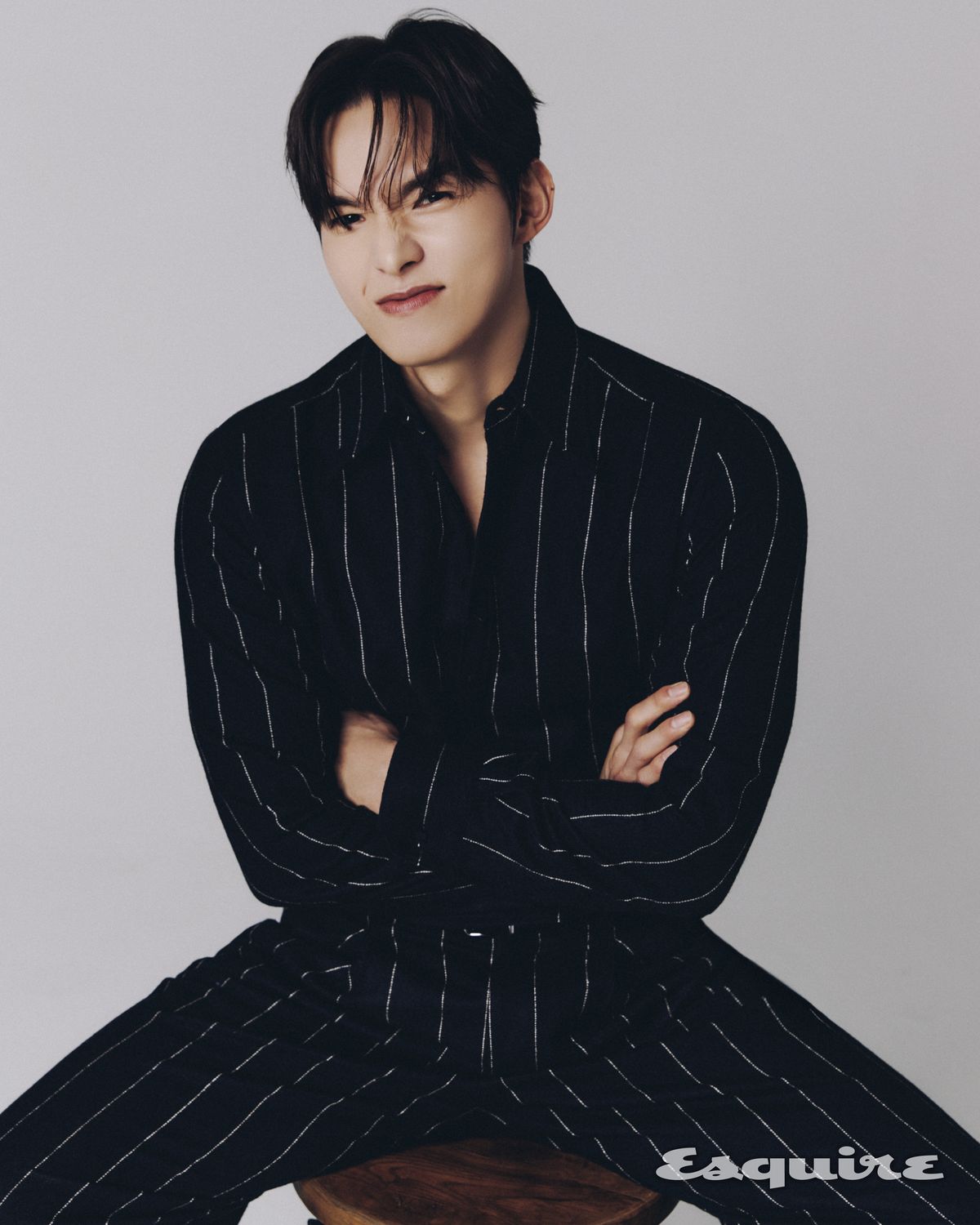 셔츠, 팬츠 모두 돌체앤가바나.