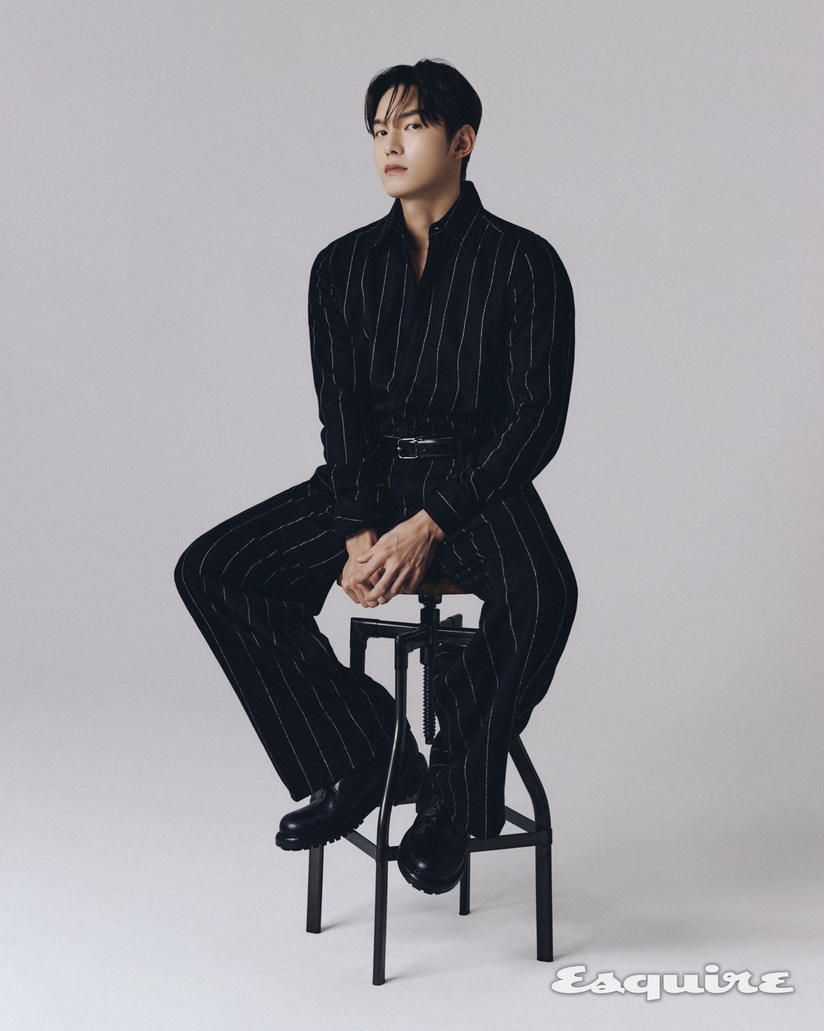 셔츠, 팬츠 모두 돌체앤가바나.