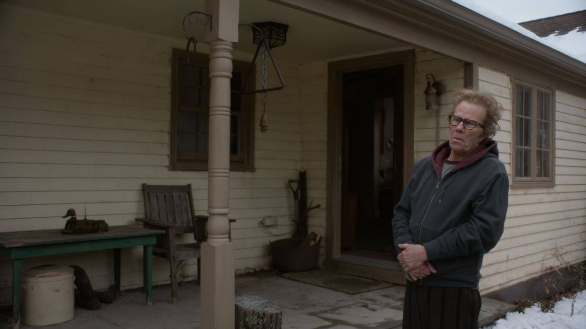 영화의 첫 번째 에피소드 속 톰 웨이츠의 착장이다. / 출처: 세인트라우렌트