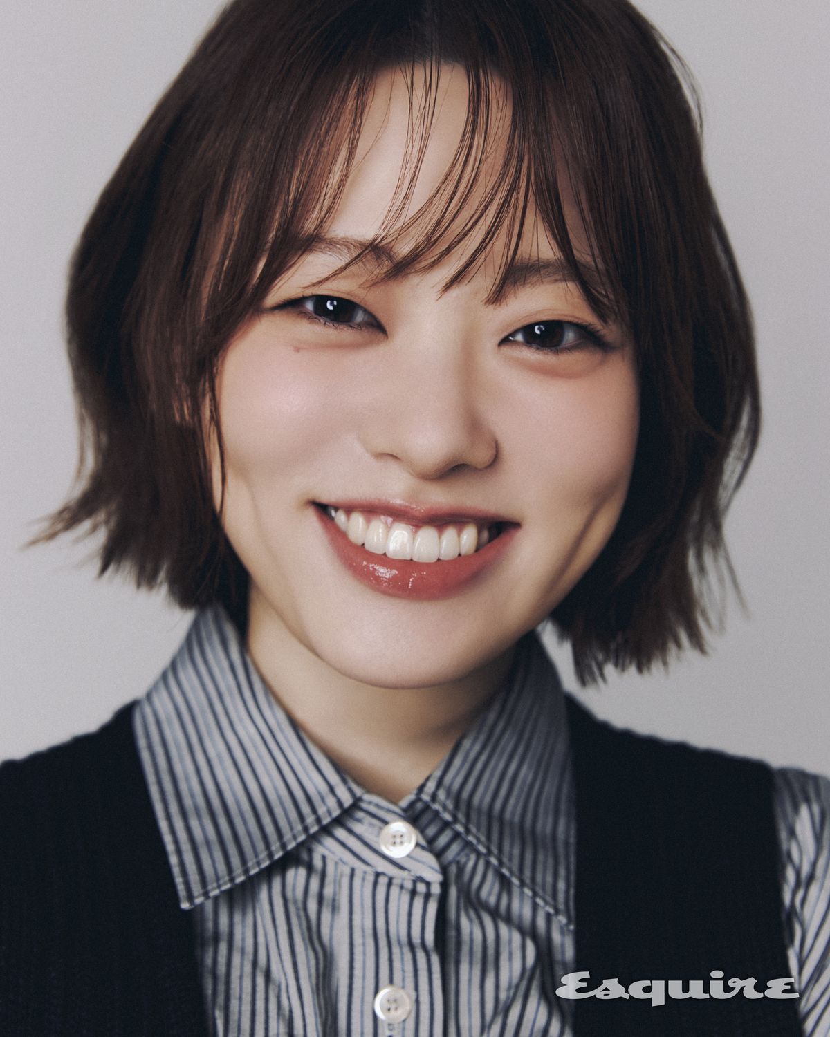 셔츠, 베스트, 스커트 모두 이자벨 마랑.