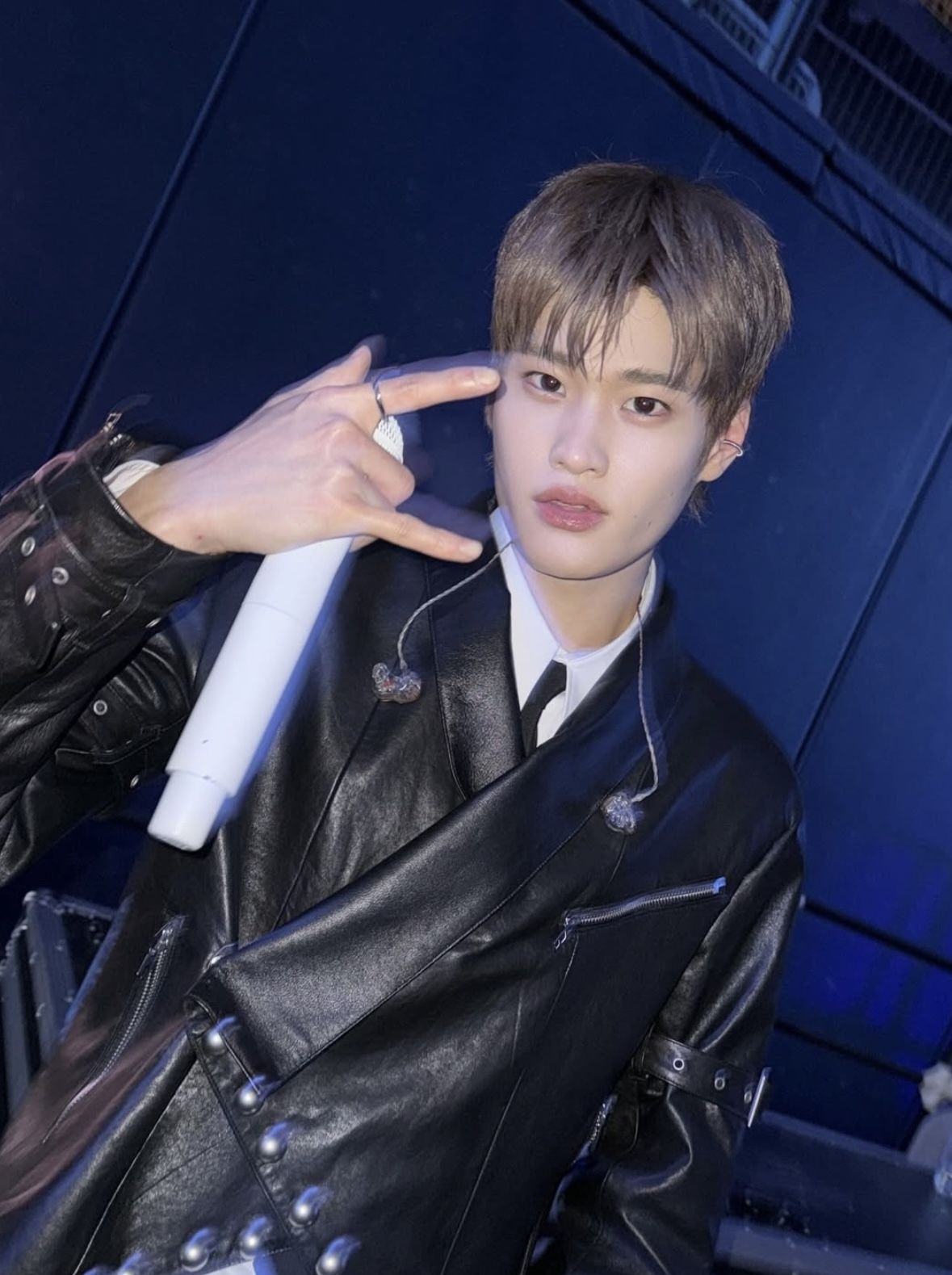 레더 자켓을 입은 소희의 모습 / 이미지 출처: 인스타그램 @riize_official