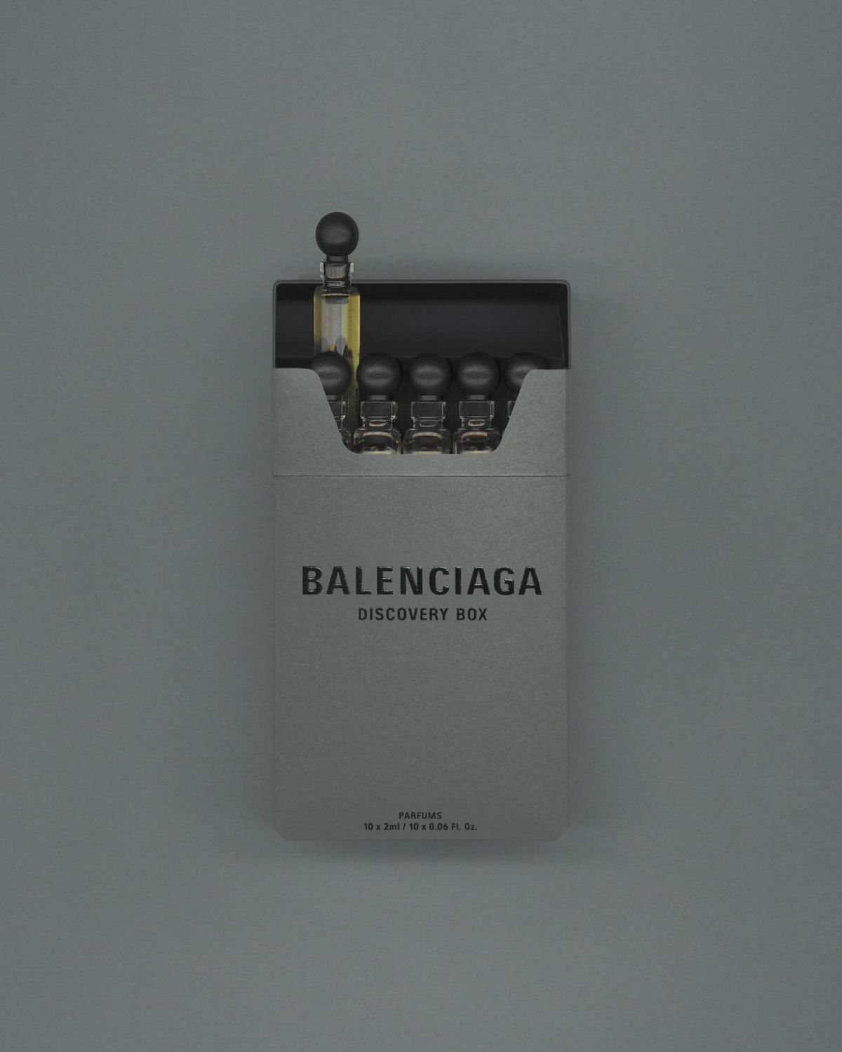 발렌시아가 하우스의 역사와 실험적 디자인을 다시 꺼내 든 향수 / 이미지 출처: 발렌시아가