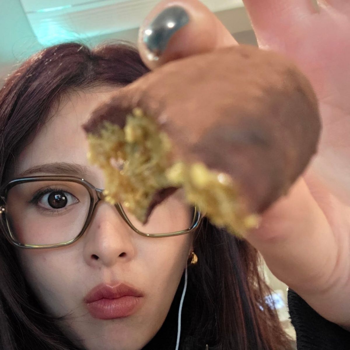 르세라핌 허윤진이 먹은 '프랑스루브바게트' 두바이쫀득쿠키