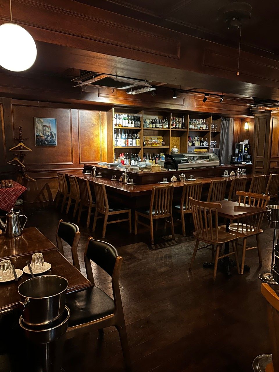 우드톤의 레트로한 인테리어가 드라마 <심야식당>을 연상케 한다. / 출처: 카와세미 압구정로데오점 네이버지도 업체 제공