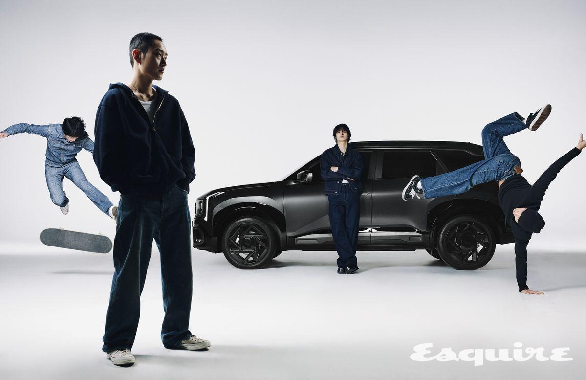 (지웅) 데님 재킷·팬츠 모두 보테가 베네타. 스니커즈 컨버스. (민수) 집업 카키스. 팬츠 돌체앤가바나. 스니커즈 컨버스. (종석) 데님 재킷·팬츠 모두 이자벨마랑. 부츠 보테가 베네타. (헌우) 톱 존 바바토스. 데님 팬츠 리바이스. 스니커즈 반스.