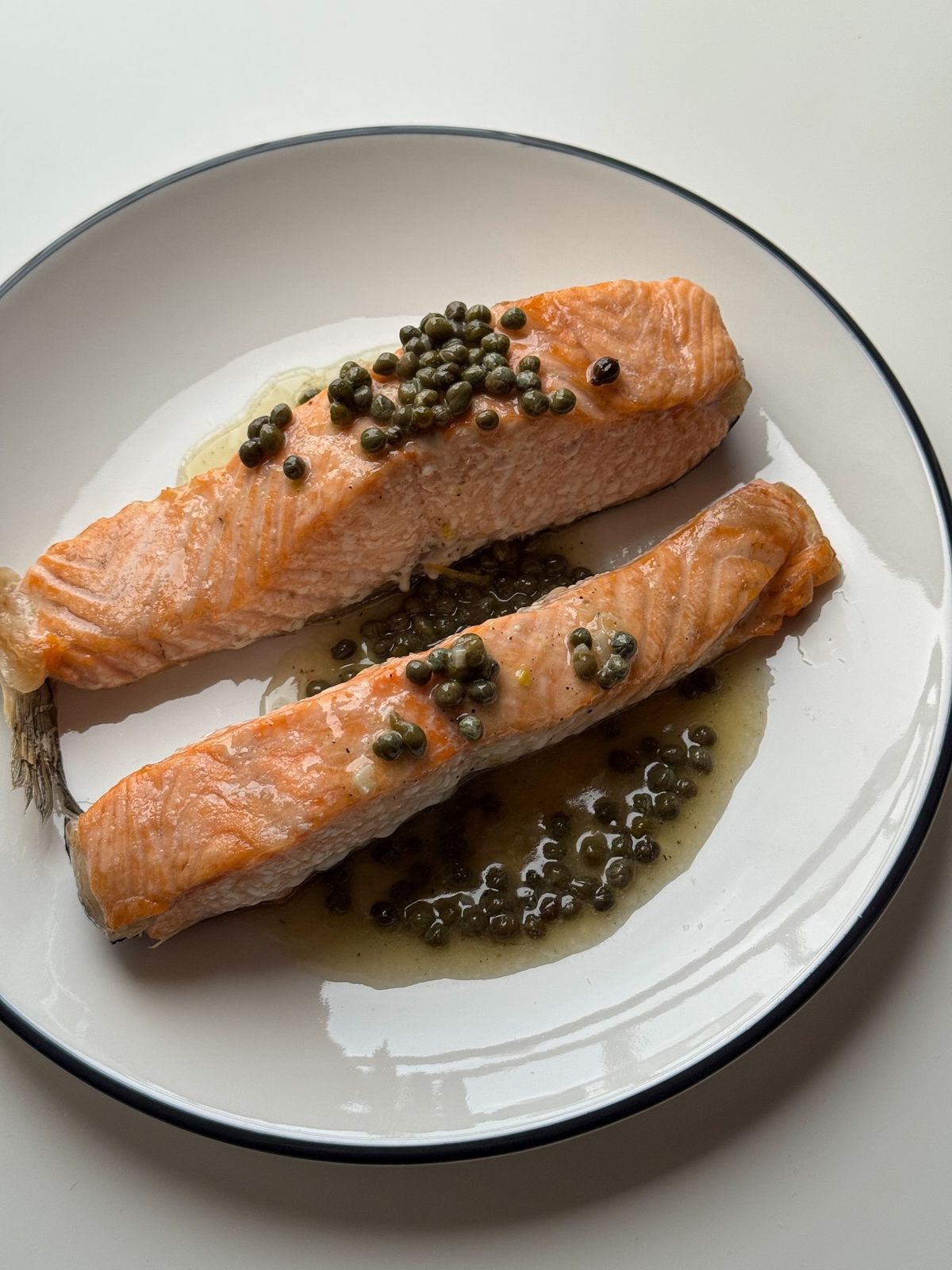 오메가3, 지방산이 풍부한 연어 / 이미지 출처 : 인스타그램 @p.l.a.t.a.b.l.e