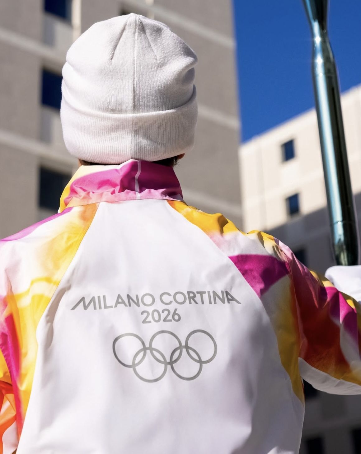 성화 봉송 주자의 유니폼 이미지 / 이미지 출처: 살로몬.