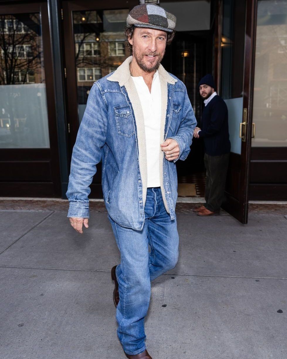 2019년 LAX(로스앤젤레스 국제공항) 부근에서 사진을 찍힌 매튜 맥커너히의 모습 / 이미지 출처: 인스타그램 @esquire