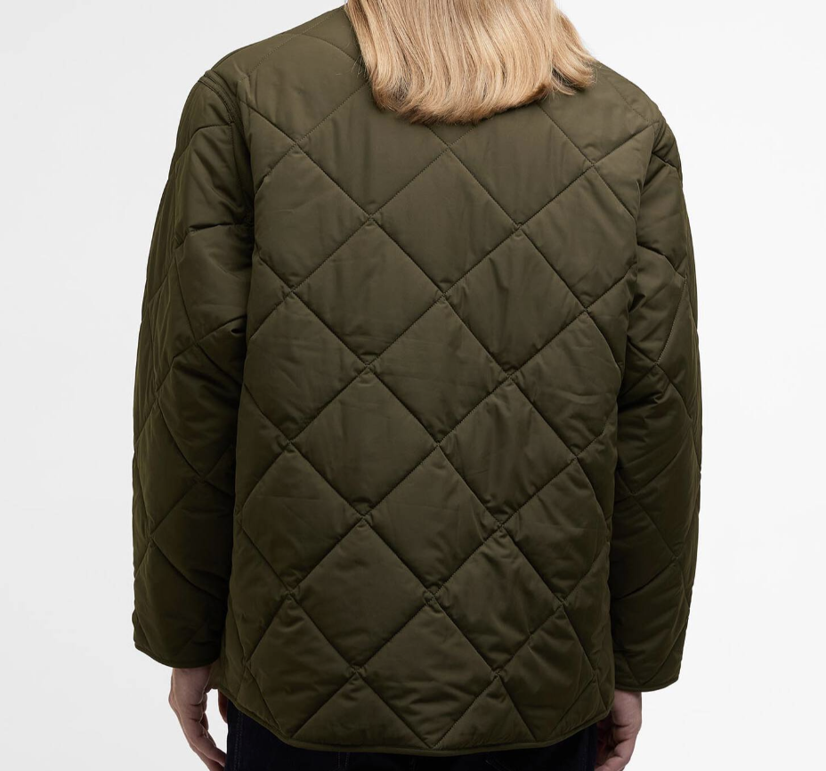 카키 제품의 뒷모습, 총 3가지 컬러의 제품(카키,블랙,베이지)/이미지 출처: 파페치 