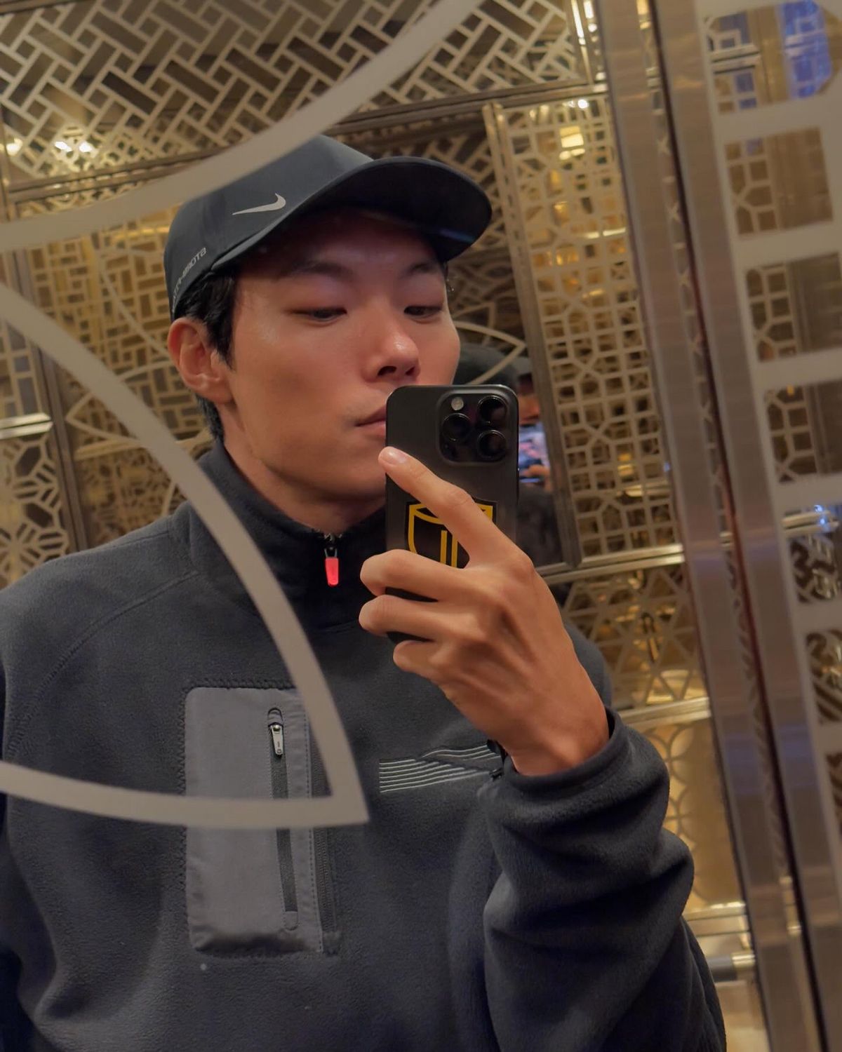 도쿄 마라톤에 참여할 정도로 러닝에 진심인 배우 류준열. /이미지 출처 : 인스타그램 @ryusdb