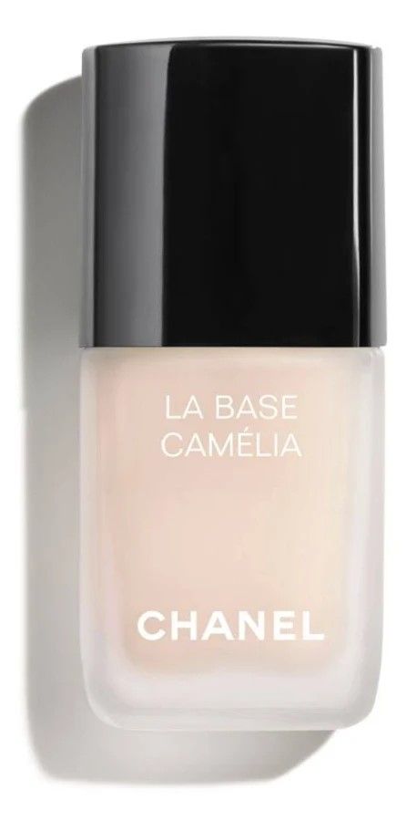 네일 경도 개선과 영양, 수분 손실 방지 효과가 있는 카멜리아 성분 함유한 카멜리아 손톱 강화제. / 이미지 출처: 샤넬