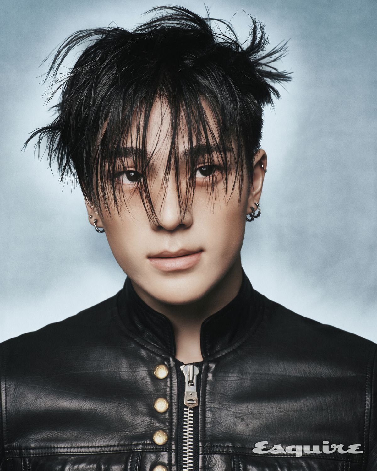 웹 인터뷰 안에서만 볼 수 있는 준민의 에스콰이어 화보 B컷