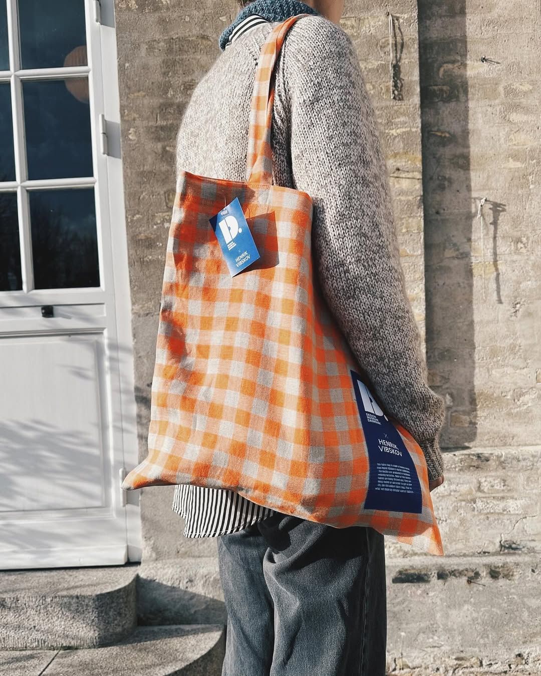코펜하겐의 미학을 담은 체크 패턴 백 / 이미지 출처: 덴마크 코펜하겐 디자인 뮤지엄 사이트