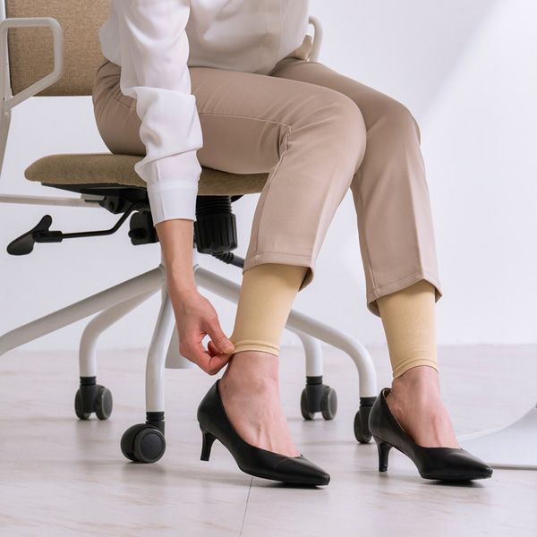 최적의 압박지점을 눌러주는 압박 밴드. / 이미지 출처: 폴리오 