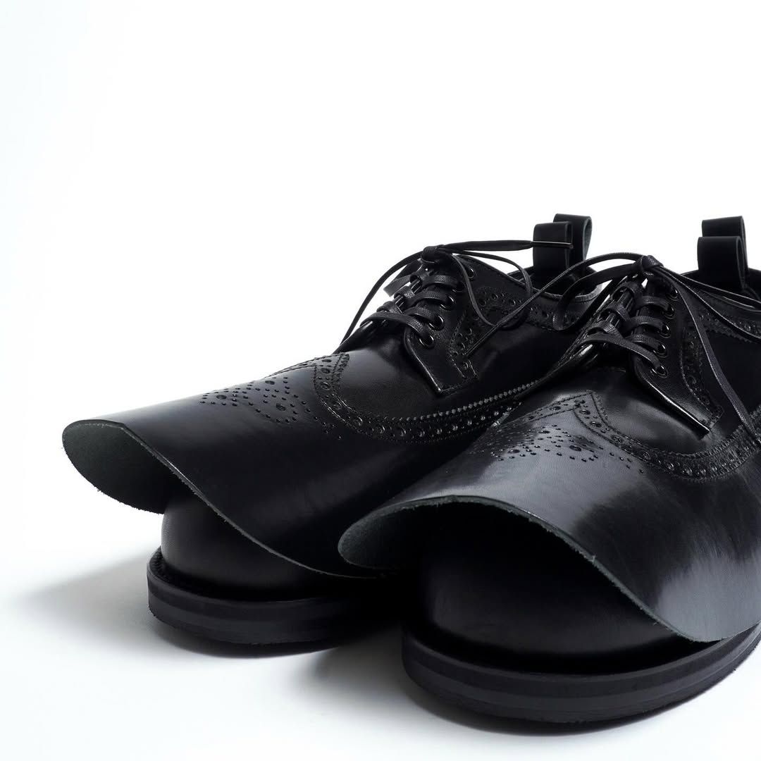 꼼데가르송 옴므 플러스와의 협업한 키즈러브게이트 슈즈 / 이미지 출처: 인스타그램(@kidslovegaite).