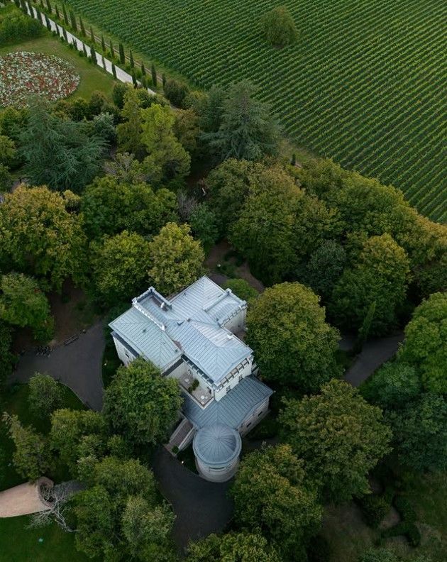 바지수바니 에스테이트는 넓은 녹지 사이에 자리했다. / 출처: 바지수바니 에스테이트 인스타그램