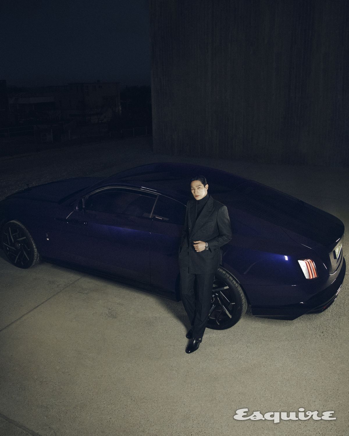 블랙 배지 스펙터에는 특별히 베이퍼 바이올릿 외장 컬러가 적용됐다. 