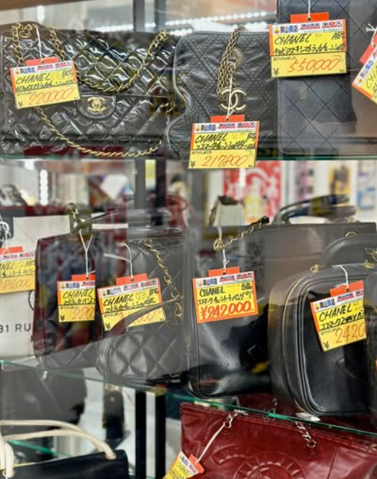 루이비통, 샤넬 등 다양한 하이엔드 브랜드의 제품을 만나볼 수 있다. / 이미지 출처: 타카야마 전당포 구글맵