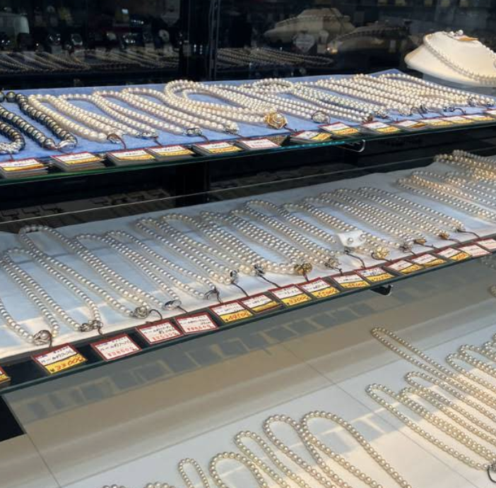 의류 외에도 액세서리, 악기 등 다양한 제품군이 있는 타카야마 전당포 / 이미지 출처: 타카야마 전당포 구글맵