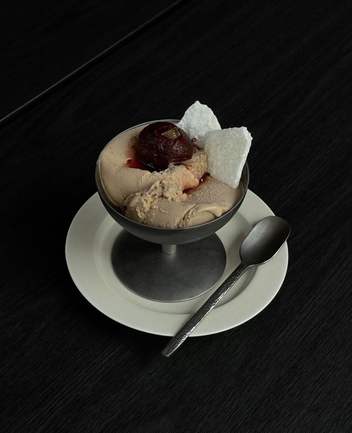 바므의 대표 메뉴 밤 아이스크림에 보늬밤을 추가해먹으면 더 깊고 진한 맛을 느낄 수 있다. / 출처: 바므 인스타그램