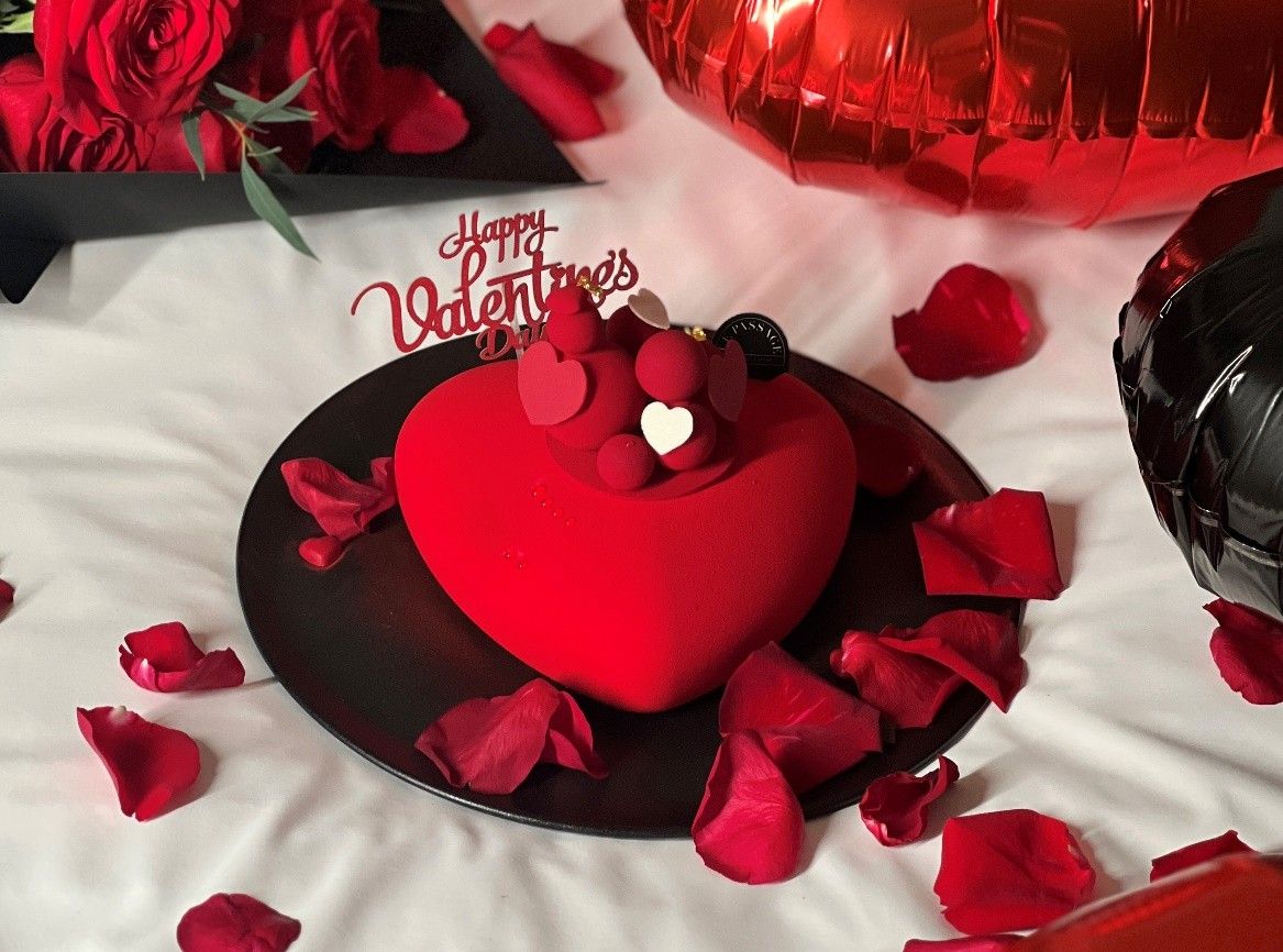 워커힐 호텔앤리조트의 2026 밸런타인데이 시즌 한정 케이크이다. / 출처: 워커힐 호텔앤리조트 제공