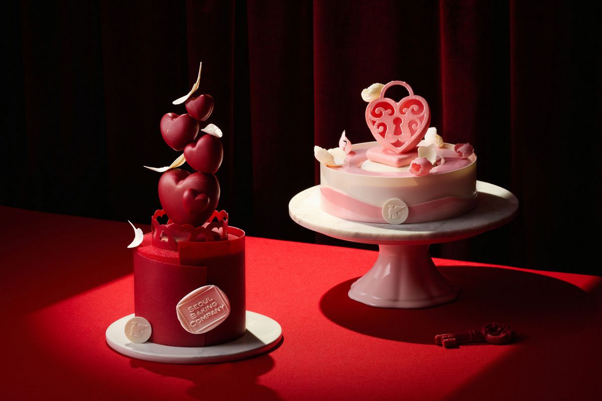 초콜릿의 진한 풍미를 느낄 수 있는 ‘갸또 다무르’와 달콤하면서도 상큼한 맛이 돋보인다. / 출처: JW 메리어트 동대문 스퀘어 서울 제공