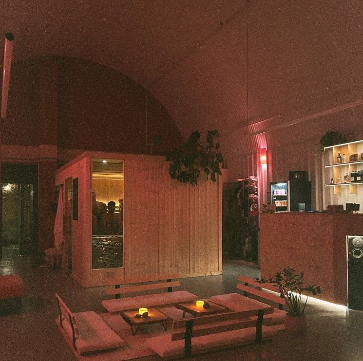 사우나와 바, 라운지 공간이 어우러진 사우나 소셜 클럽. | 출처: 사우나 소셜 클럽 인스타그램