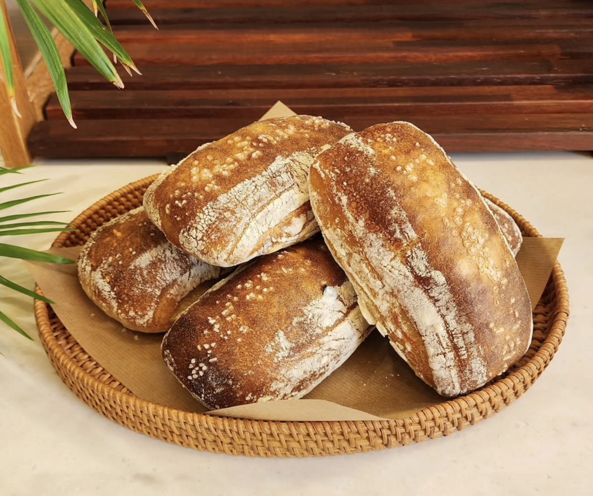 장시간 저온 숙성한 자연 발효 비건 식사 빵을 만드는 임동석 셰프의 빵집, 수밀 베이커리 / 이미지 출처: 수밀 베이커리 인스타그램