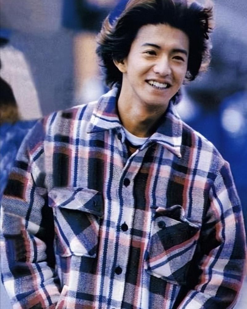 체크 셔츠는 기무라 타쿠야가 착용한 뒤로 스테디 셀러가 되었다.